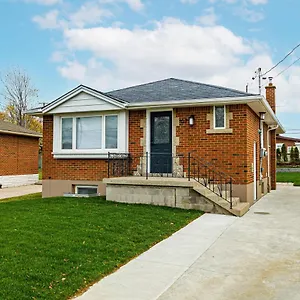  Apartment Mountain Duplex On Winchester Blvd Canada